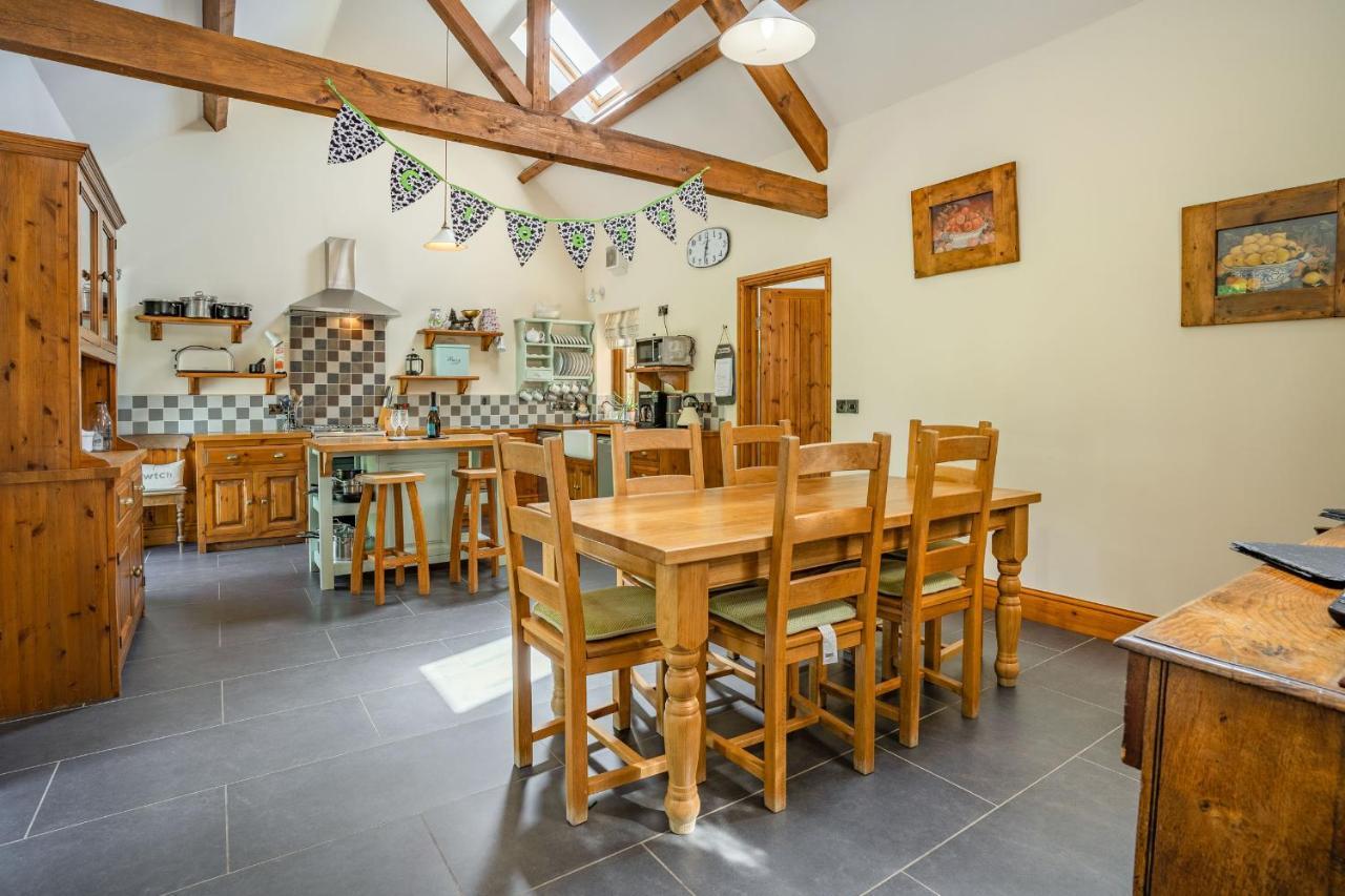 Ysgubor Hir Villa Llanedy Eksteriør billede