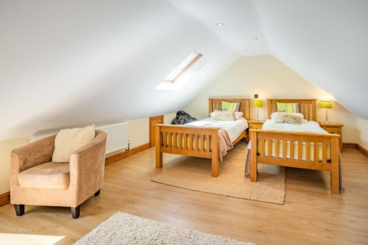 Ysgubor Hir Villa Llanedy Eksteriør billede