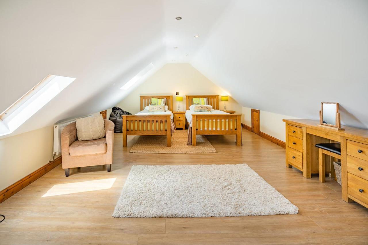 Ysgubor Hir Villa Llanedy Eksteriør billede