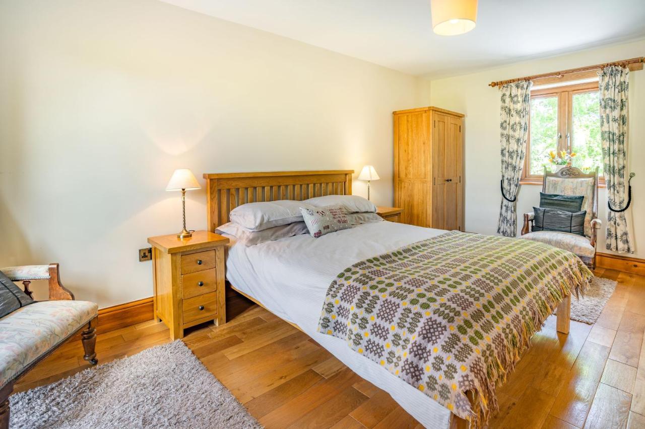 Ysgubor Hir Villa Llanedy Eksteriør billede