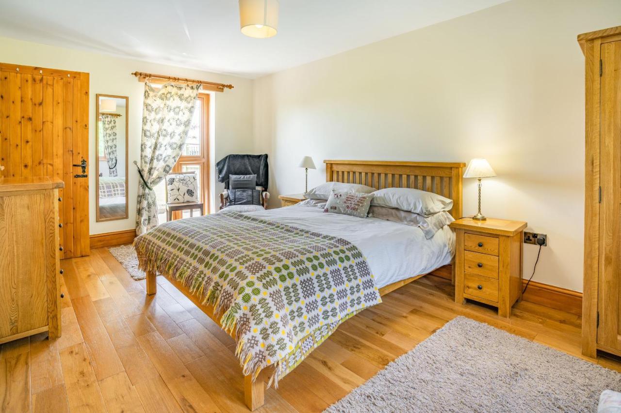 Ysgubor Hir Villa Llanedy Eksteriør billede