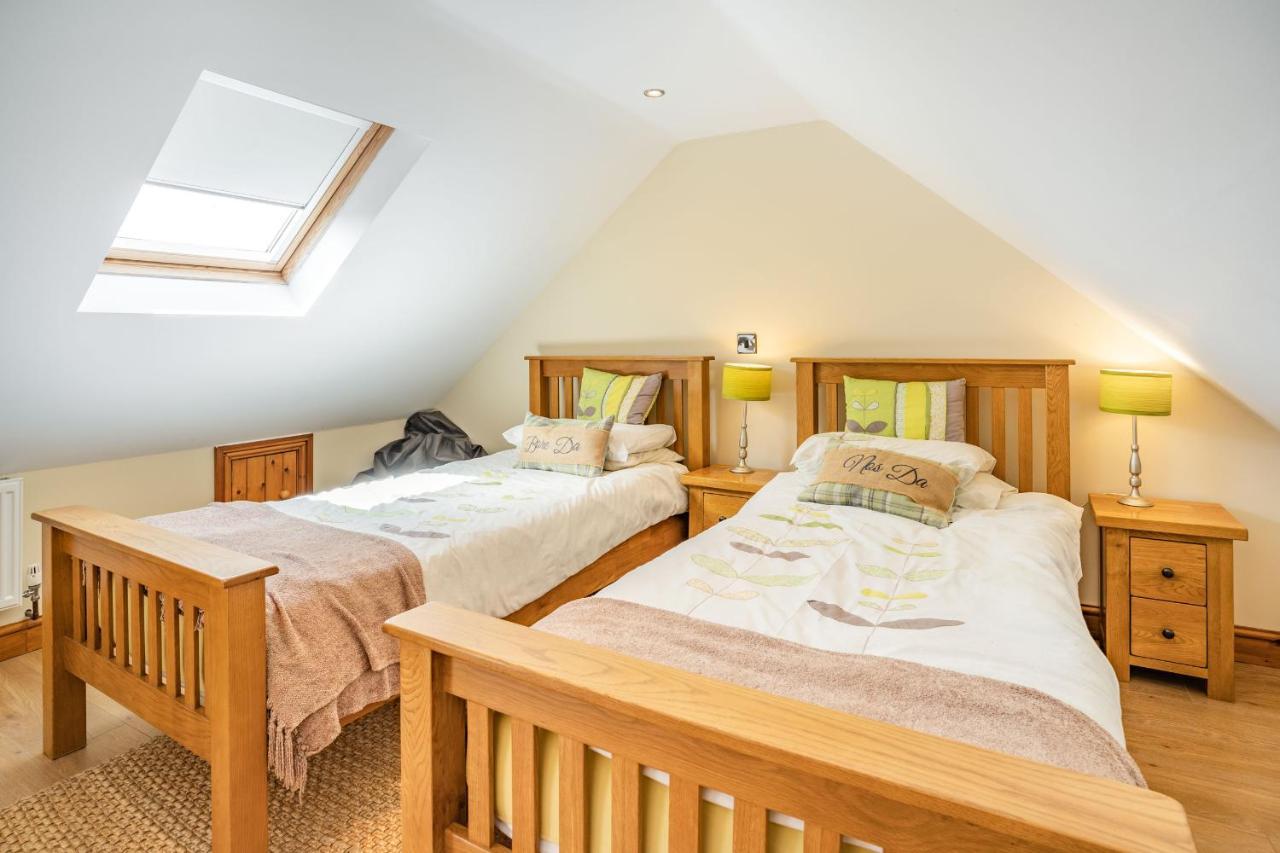 Ysgubor Hir Villa Llanedy Eksteriør billede